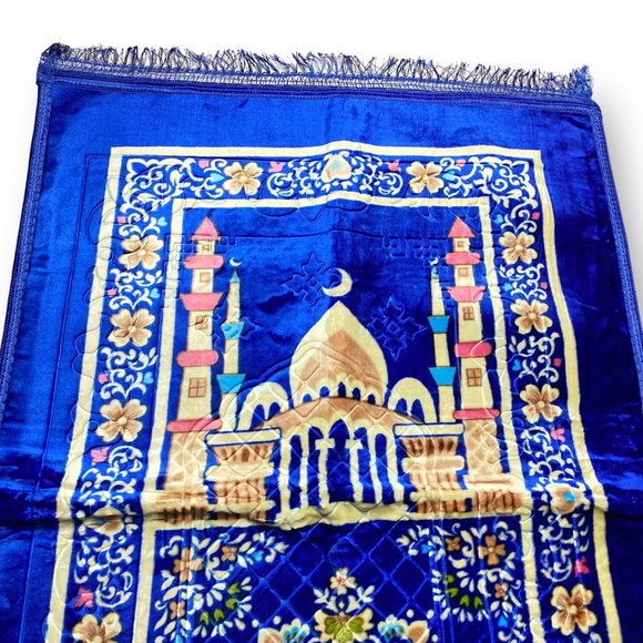 Traditional Design for Islamic Worship: Soft and Comfortable Prayer Mat - Picture 3 of 10
